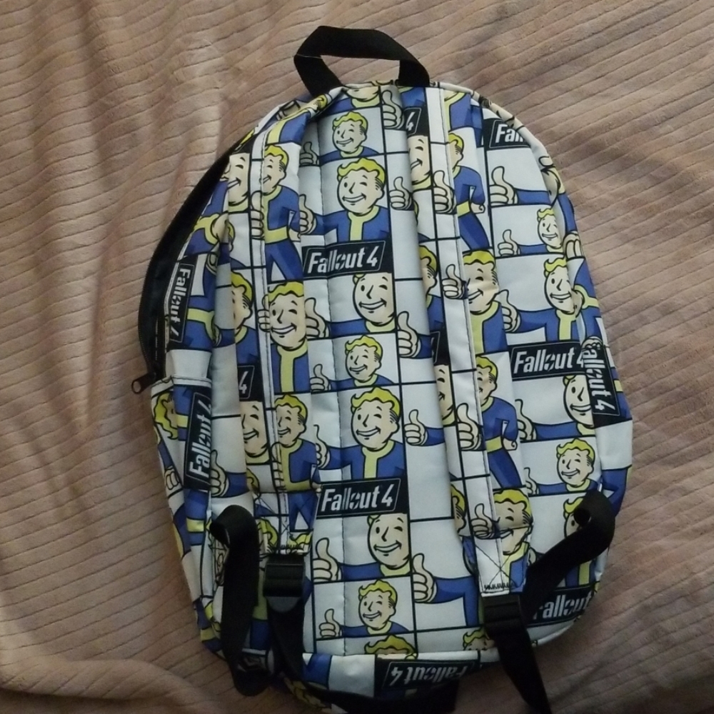 Fallout 4 Backpack - Picture 2 of 3